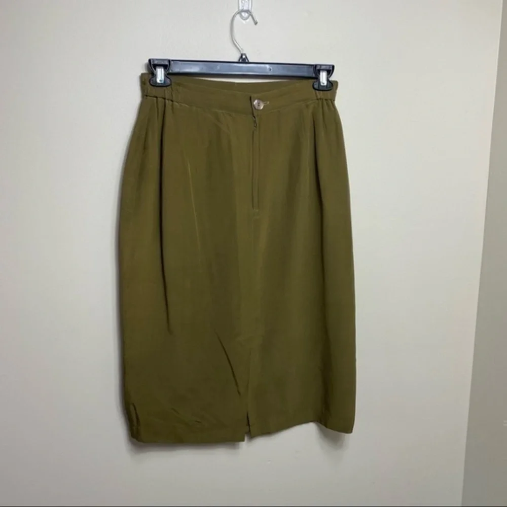 🎈3/$20!  1980s high waist skirt. Vintage. Appliqué 100% silk size 6 green